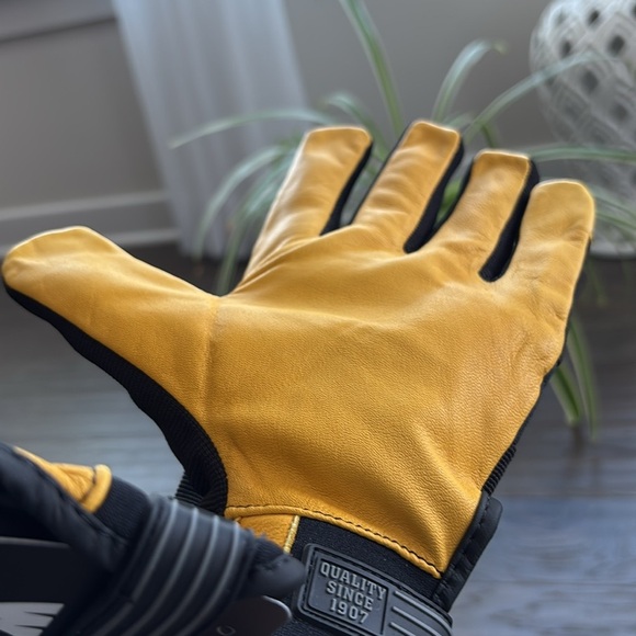 Wells Lamont HydraHyde heavy duty goat skin palm,water resistant leather gloves - Picture 6 of 8